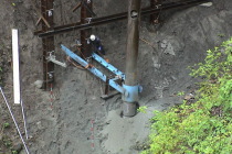ダウンザホールハンマーで岩盤掘削